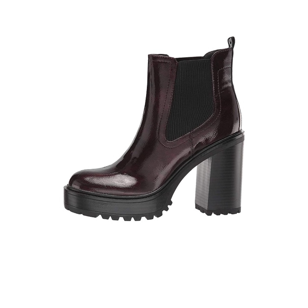 ✨NEW IN BOX GUESS CBG BURGUNDY BOOTS✨